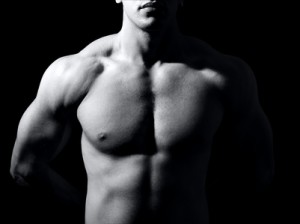 Ein Mann mit vielen Muskeln